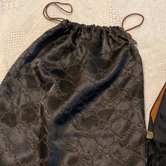 Vintage GUCCI 💯 Pure silk AUTH monogram scarf and a dust bag. - Picture 14 of 15